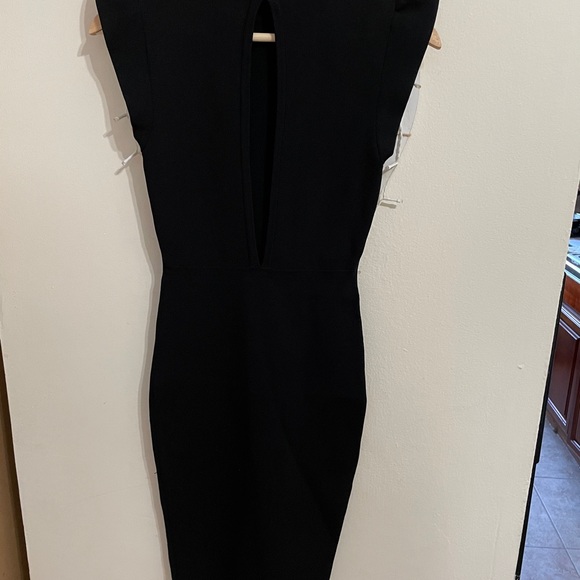 Black dress - Picture 3 of 6